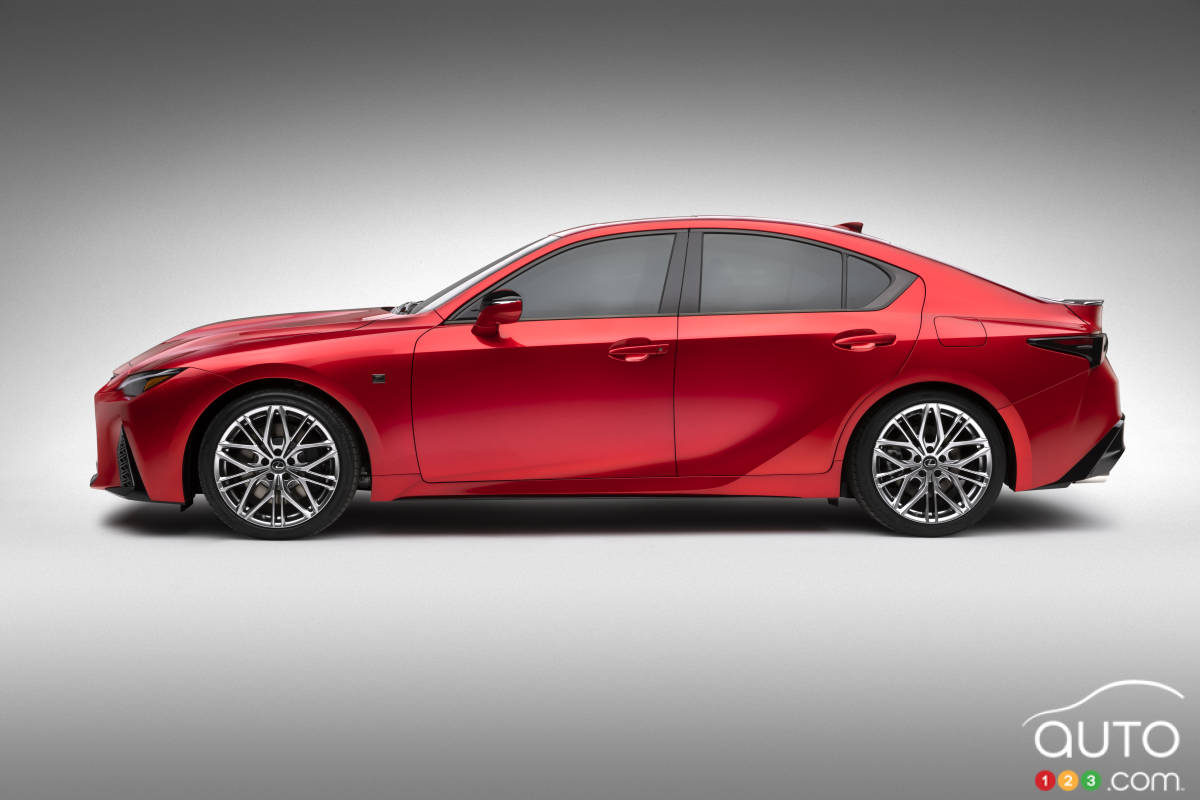 Lexus IS 500 F Sport Performance 2022, profil